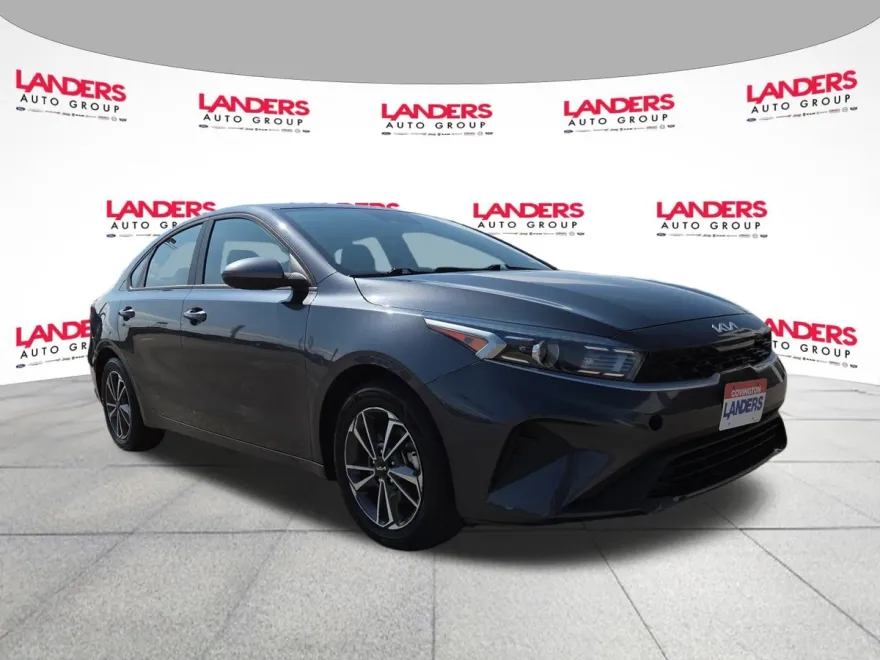 2023 Kia Forte LXS photo 1
