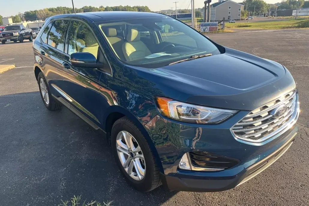 2020 Ford Edge SEL photo 1