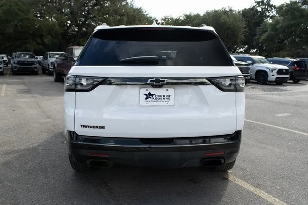 2021 Chevrolet Traverse Premier photo 1