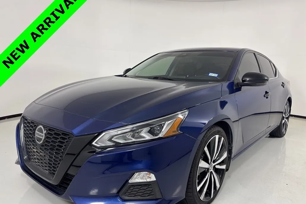 2021 Nissan Altima SR photo 1