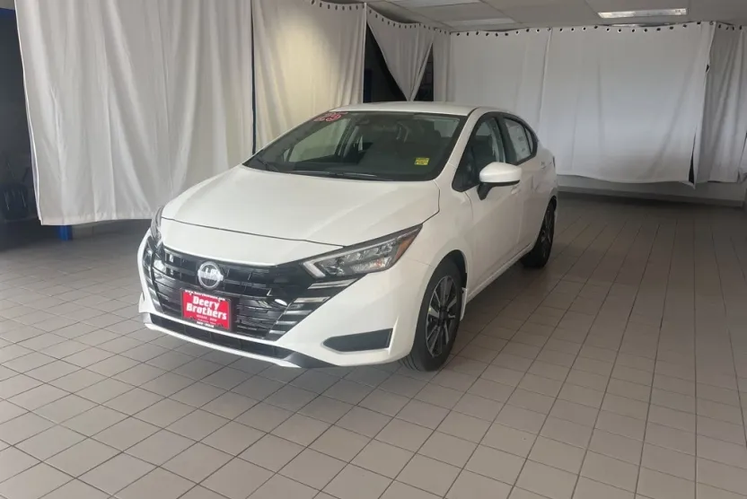 2025 Nissan Versa 1.6 SV photo 1