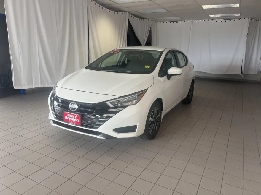 2025 Nissan Versa 1.6 SV photo 1