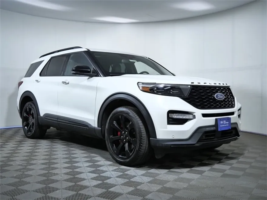 2023 Ford Explorer ST photo 1