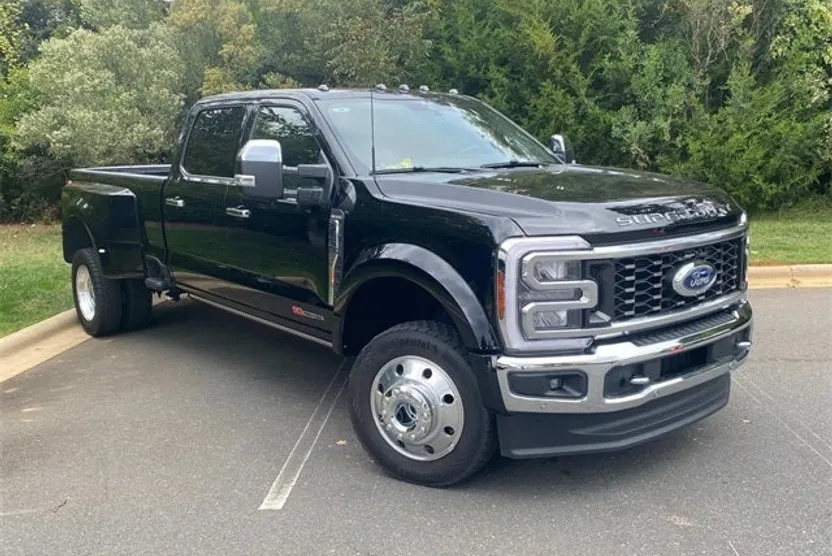 2024 Ford F-450 photo 1