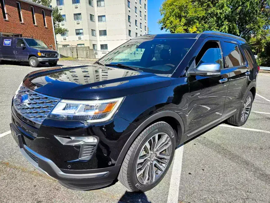 2018 Ford Explorer Platinum photo 1