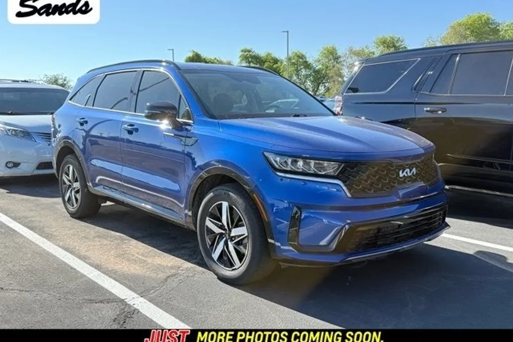 2023 Kia Sorento S photo 1