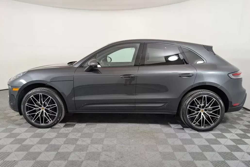 2026 Porsche Macan T photo 1