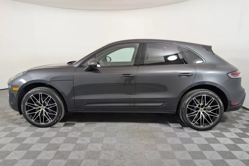 2026 Porsche Macan T photo 1