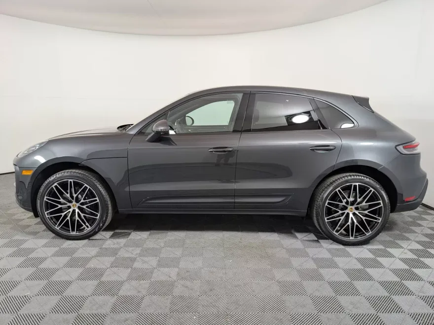 2026 Porsche Macan T photo 1