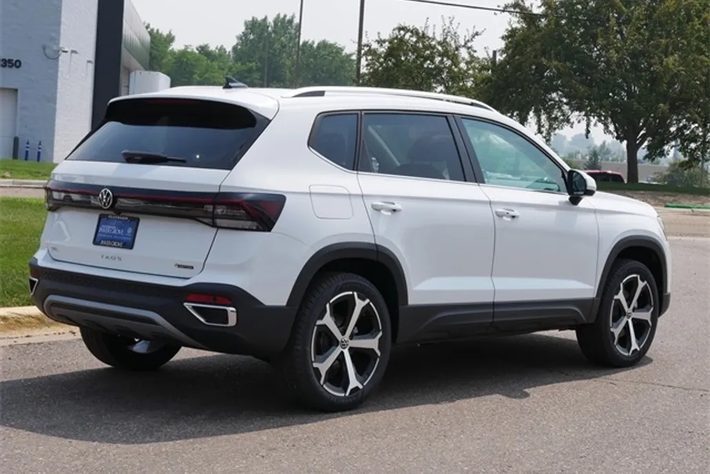 2025 Volkswagen Taos SEL photo 1