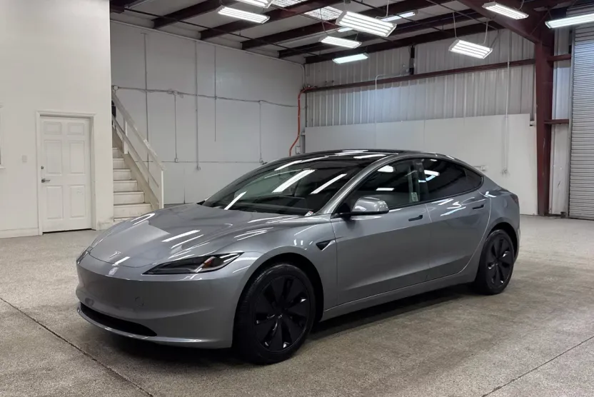 2025 Tesla Model 3 Long Range photo 1