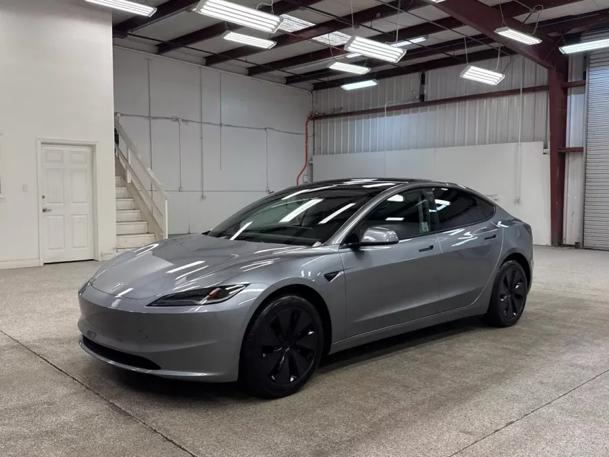 2025 Tesla Model 3 Long Range photo 1