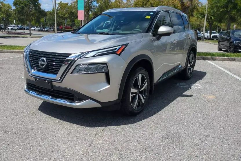 2023 Nissan Rogue Platinum photo 1
