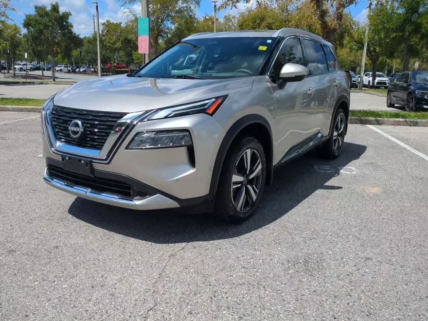 2023 Nissan Rogue Platinum photo 1