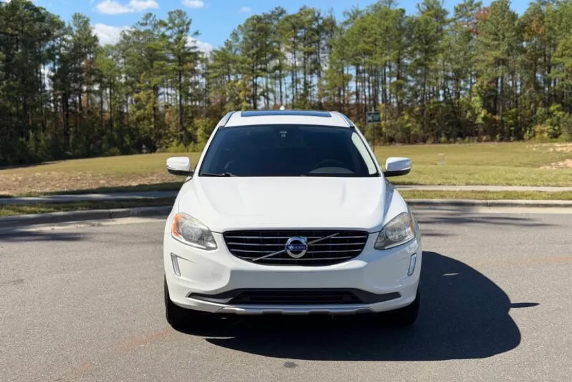 2015 Volvo XC60 T5 Drive-E Premier photo 1