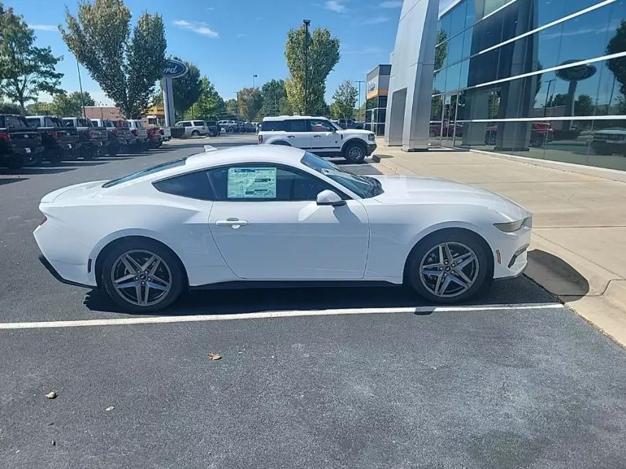 2025 Ford Mustang EcoBoost Premium photo 1