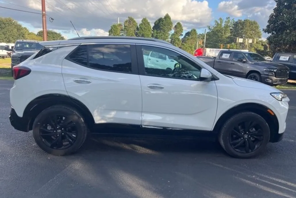 2024 Buick Encore GX Sport Touring photo 1