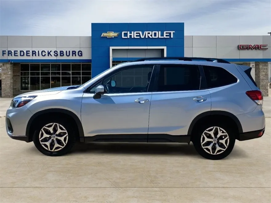 2020 Subaru Forester Premium photo 1