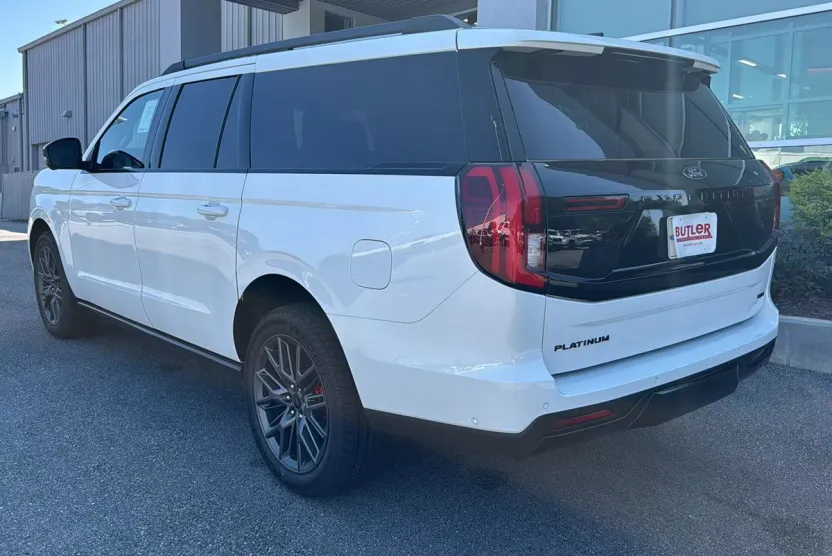 2025 Ford Expedition MAX Platinum photo 1