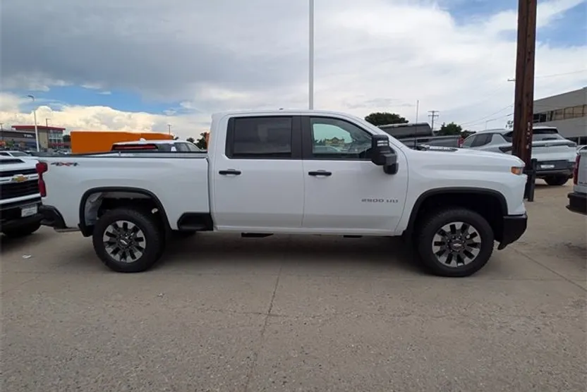 2025 Chevrolet Silverado 2500HD photo 1