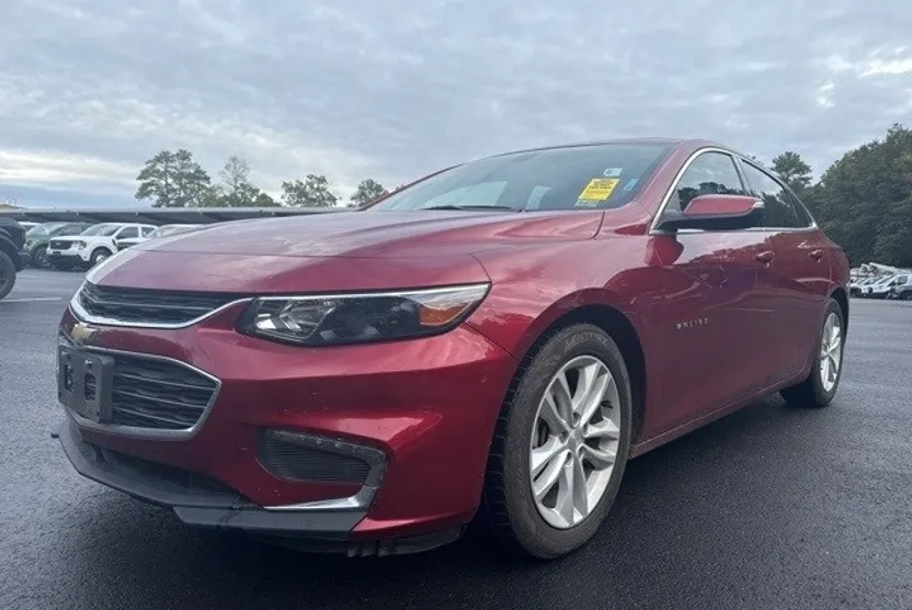 2017 Chevrolet Malibu 1LT photo 1
