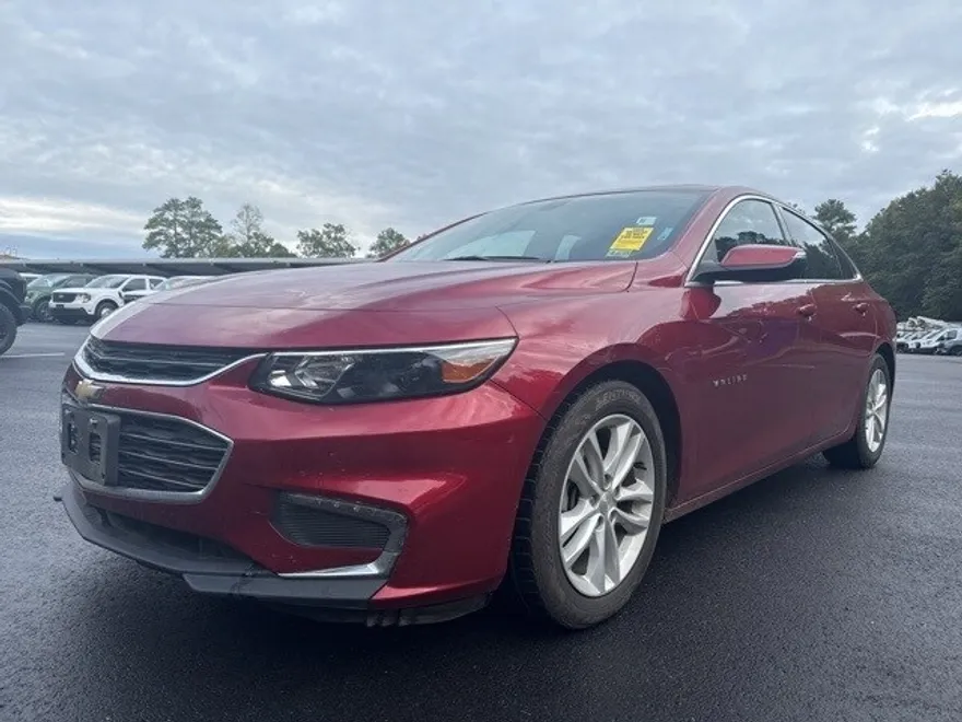 2017 Chevrolet Malibu 1LT photo 1