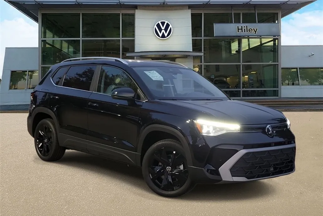 2025 Volkswagen Taos SE photo 1