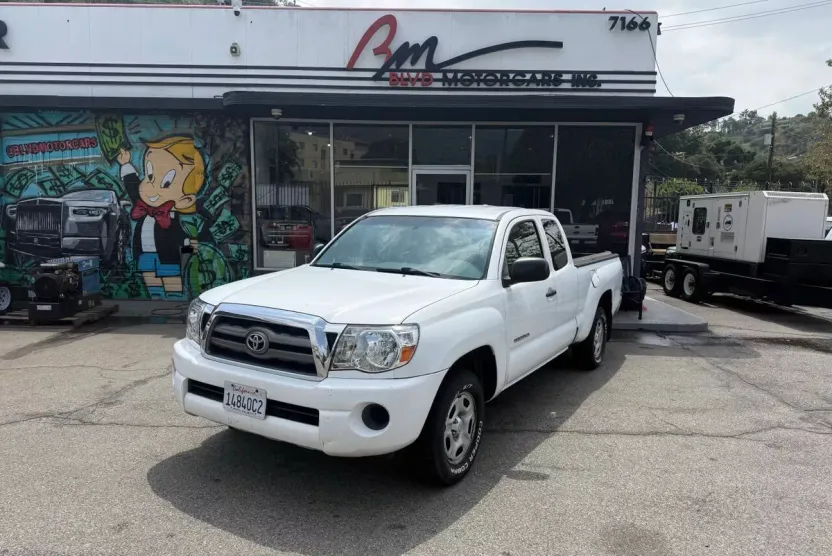 2010 Toyota Tacoma photo 1