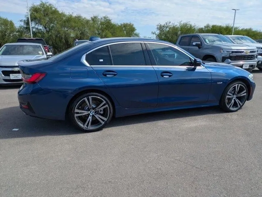 2022 Bmw 330e 3-Series photo 1
