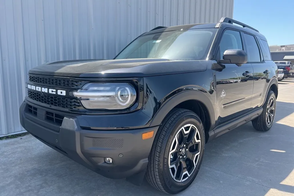 2025 Ford Bronco Sport Outer Banks photo 1