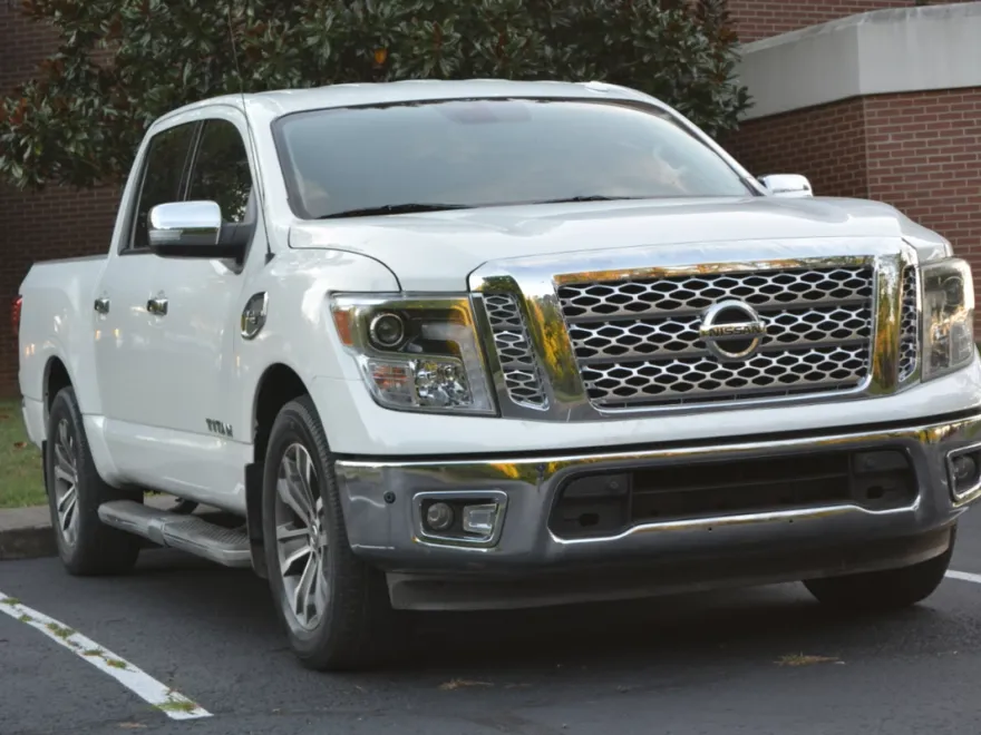 2017 Nissan Titan SV Crew Cab photo 1