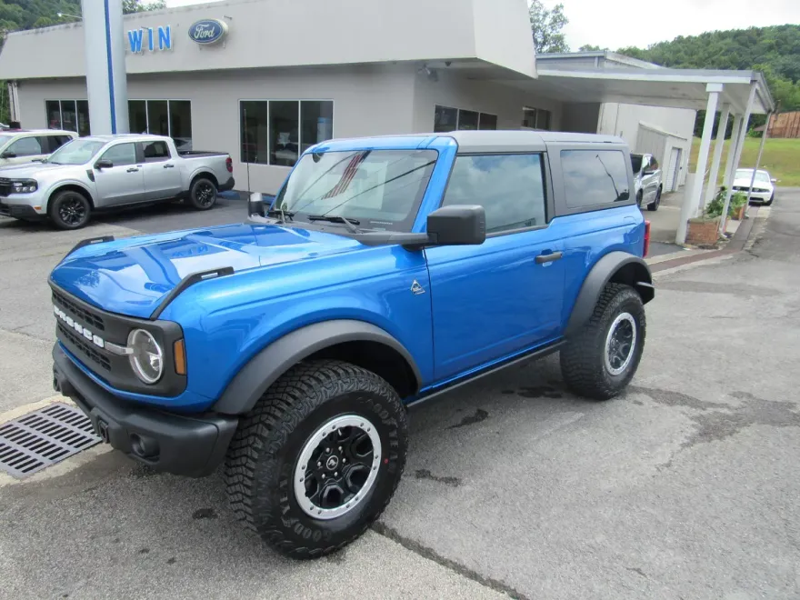 2024 Ford Bronco Black Diamond photo 1