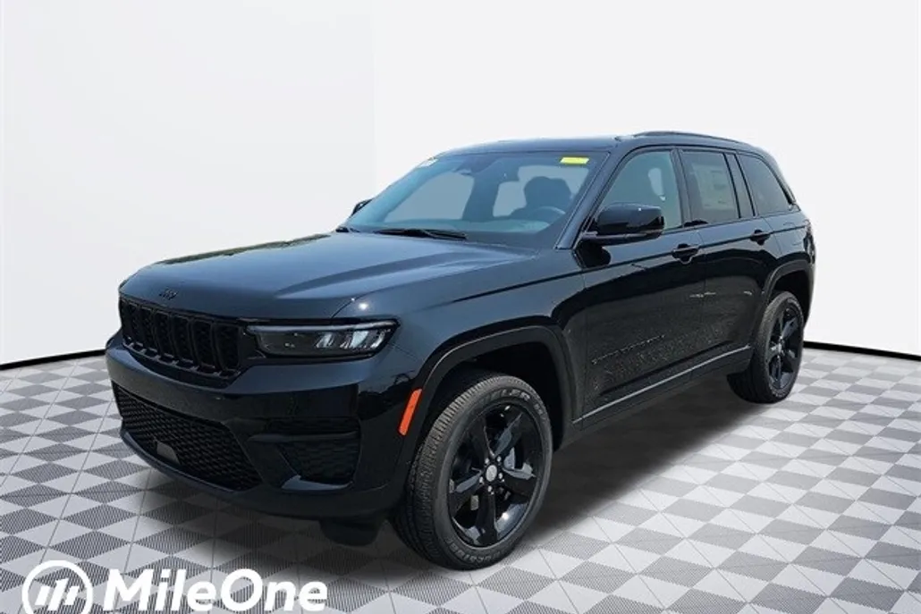 2025 Jeep Grand Cherokee Laredo Sport photo 1