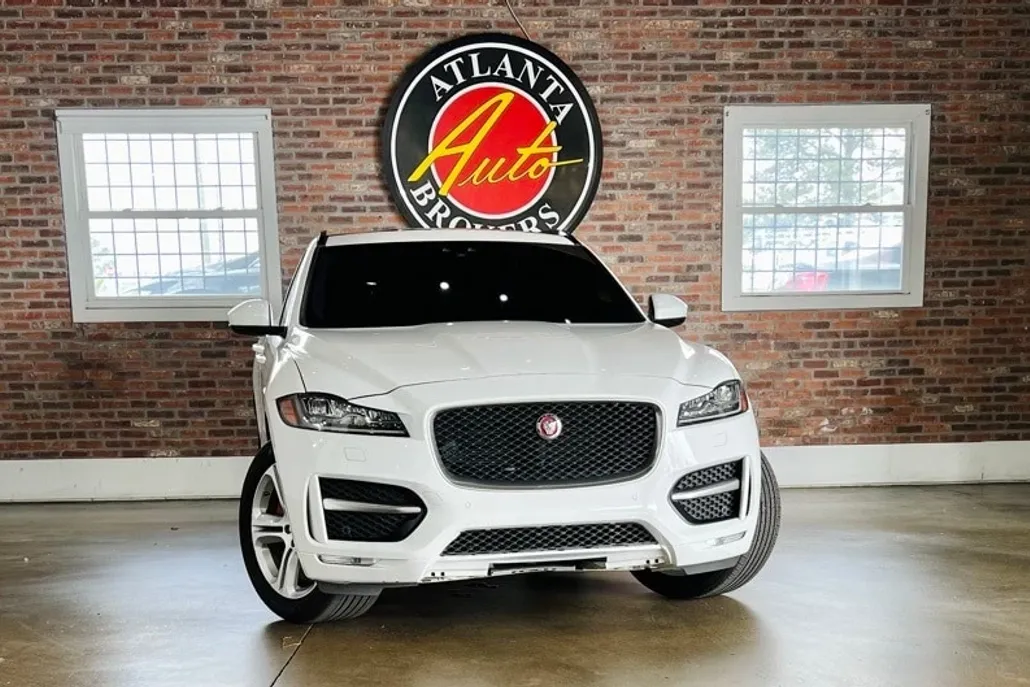 2017 Jaguar F-PACE R-Sport photo 1