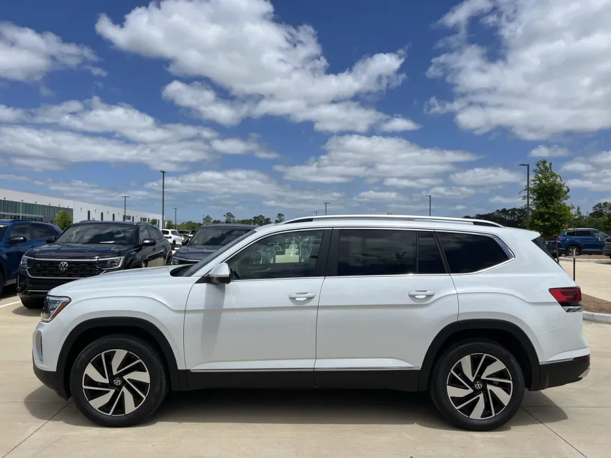 2025 Volkswagen Atlas SEL photo 1