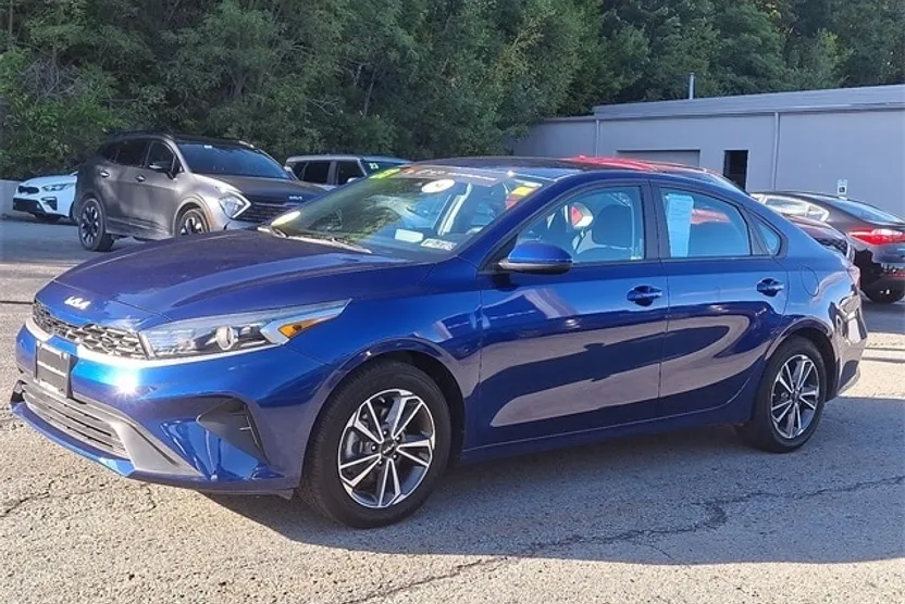 2023 Kia Forte LXS photo 1