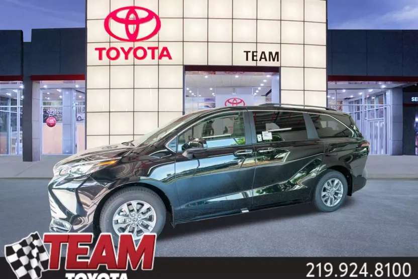 2025 Toyota Sienna XLE photo 1