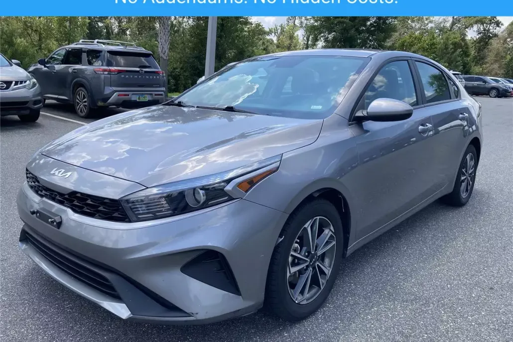 2023 Kia Forte LXS photo 1