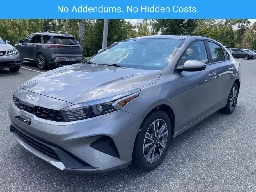 2023 Kia Forte LXS photo 1
