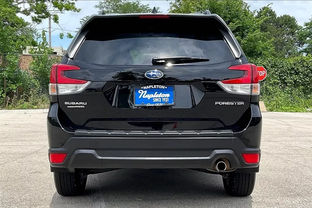 2024 Subaru Forester Limited Base photo 1