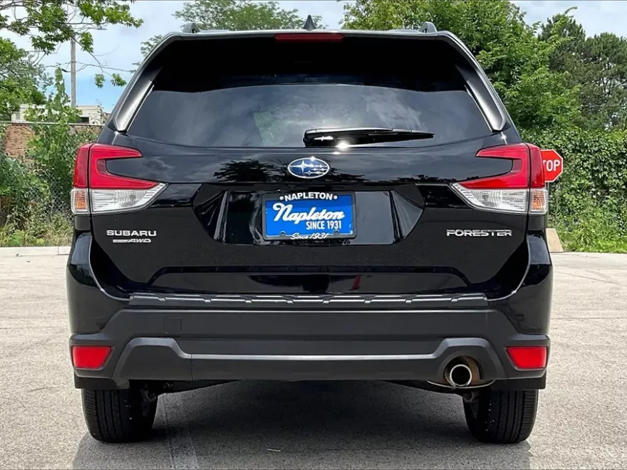 2024 Subaru Forester Limited Base photo 1