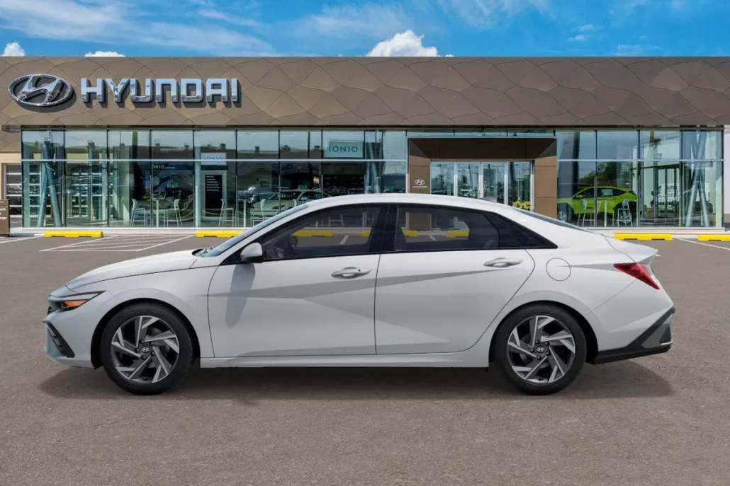 2025 Hyundai Elantra SEL Convenience photo 1