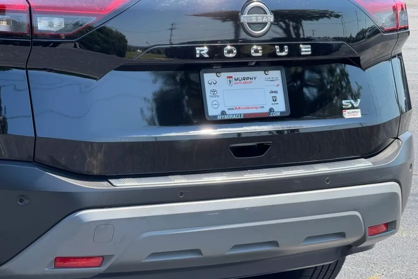 2022 Nissan Rogue SV photo 1
