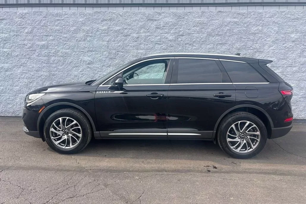 2022 Lincoln Corsair Standard photo 1