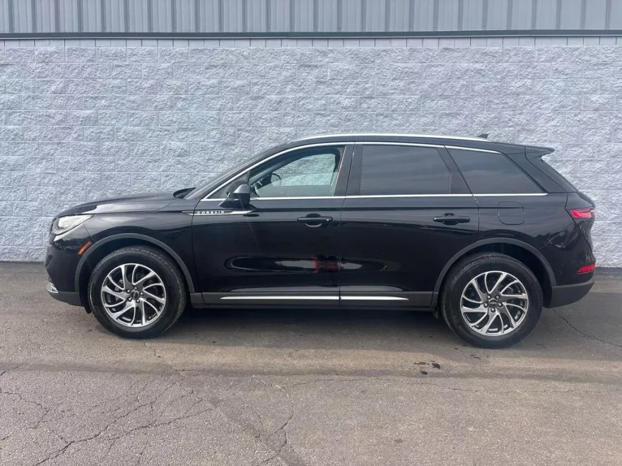 2022 Lincoln Corsair Standard photo 1