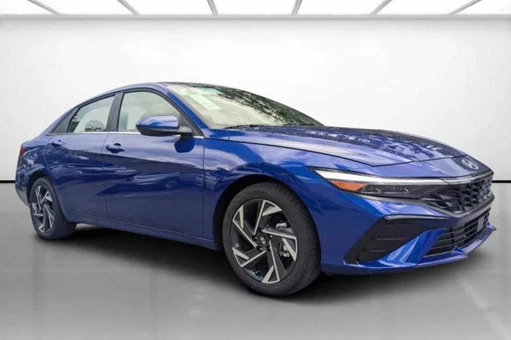 2025 Hyundai Elantra SEL Convenience photo 1