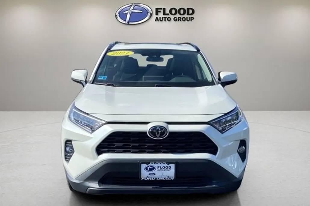 2021 Toyota RAV4 XLE Premium photo 1