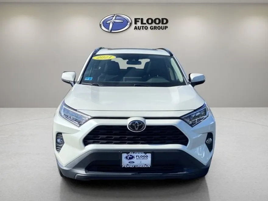 2021 Toyota RAV4 XLE Premium photo 1