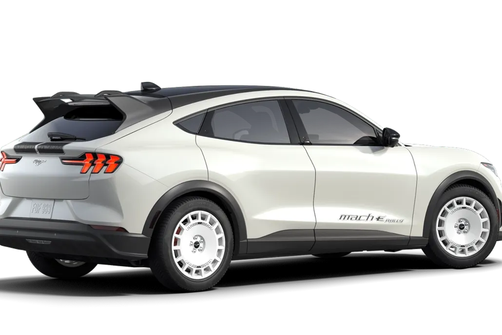 2025 Ford Mustang Mach-E GT photo 1