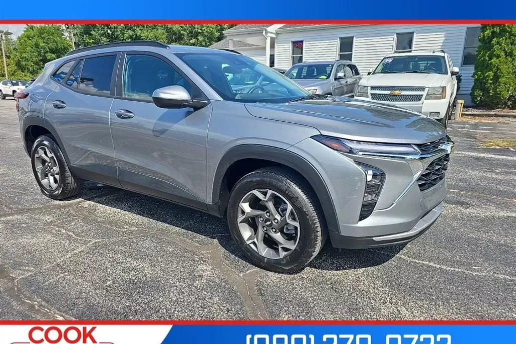 2024 Chevrolet Trax LT photo 1